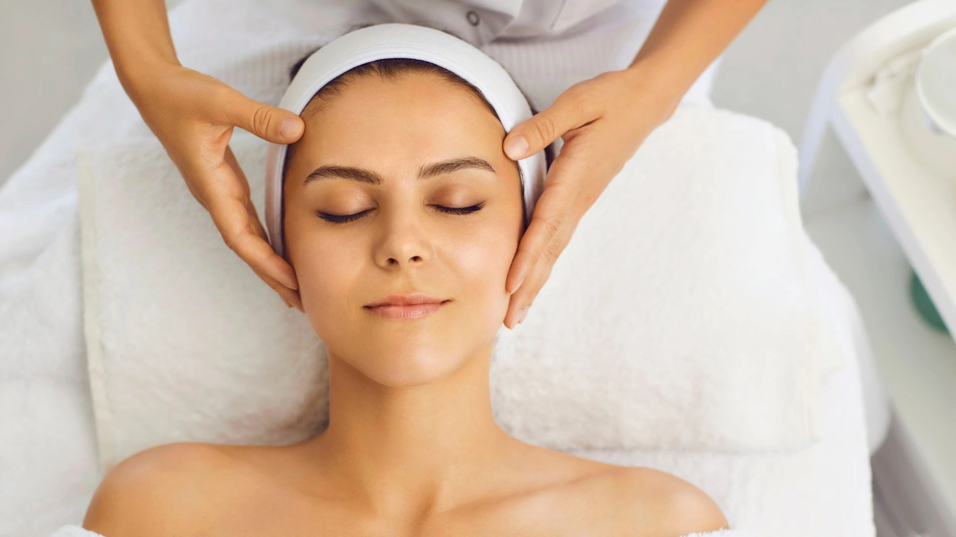 Laser Facial Toronto: Treatment Benefits and Results